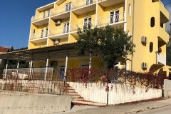 vnějšek hotelu upraven